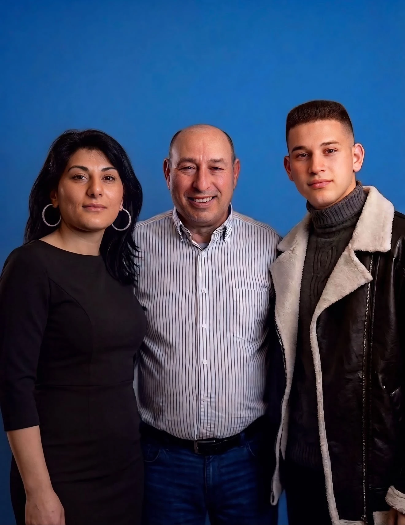 Manuel, fundador de Limpiezas Max, junto a su familia